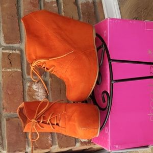 Shoe Dazzle Wedge Booties